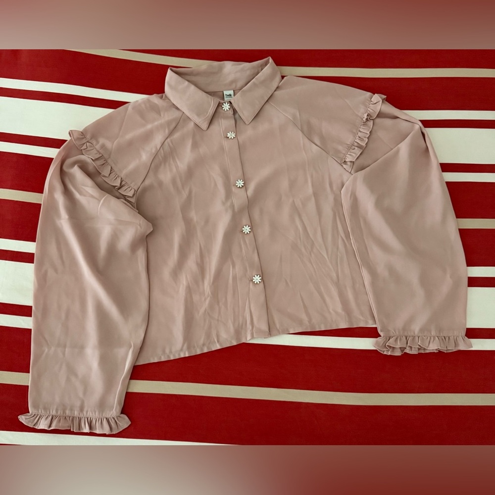 Floral Buttoned Blouse with Ruffles - Picture 4 of 7